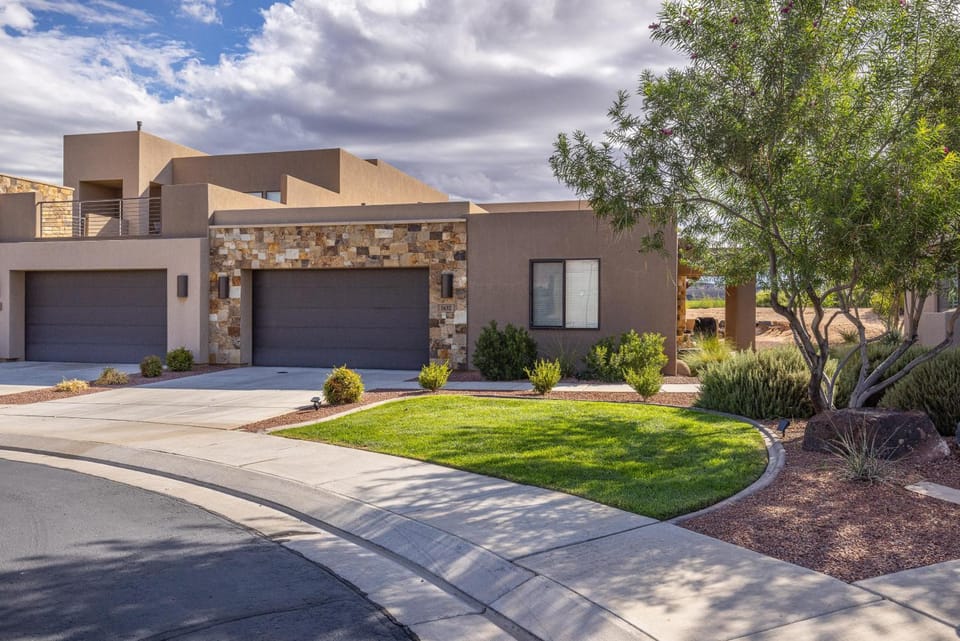 9th Hole Clubhouse Stroll House in St George