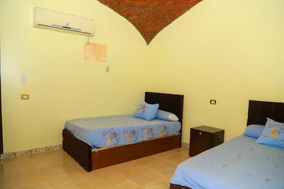 Bed, Bedroom, towels, air conditioner