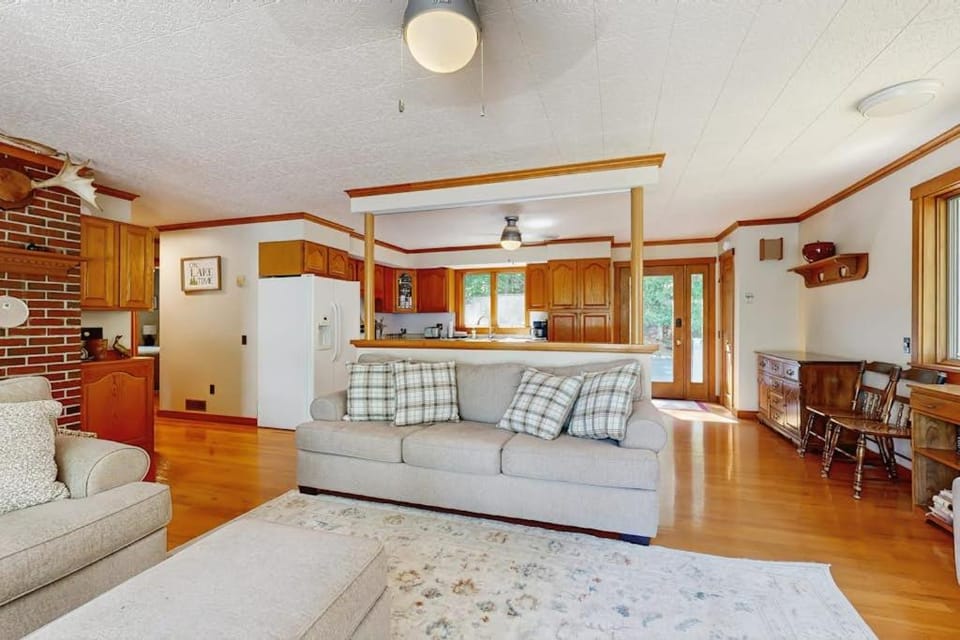 Heart Pond Hideaway House in Orland