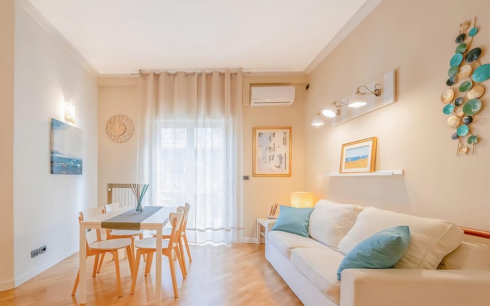 Living room, Seating area, Dining area, air conditioner