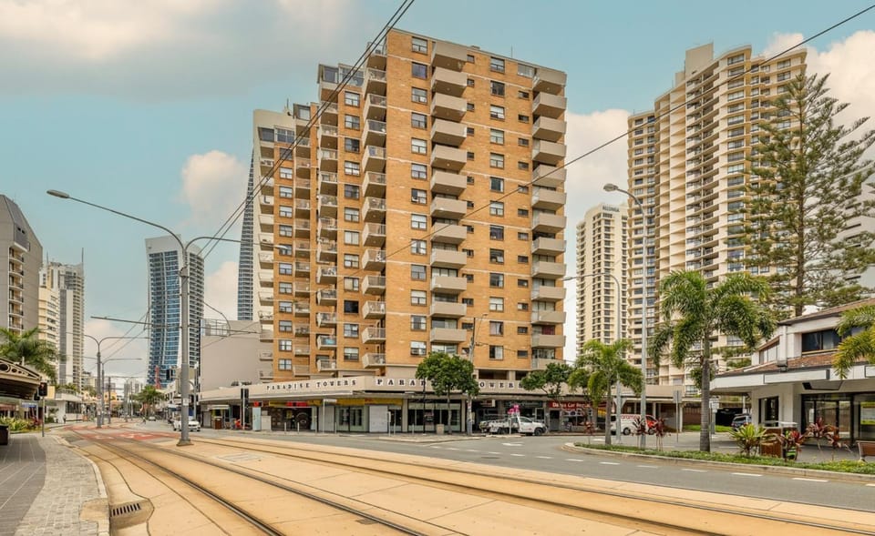 Sleeps 5 Heart of Surfers Paradise Apartment in Surfers Paradise Boulevard