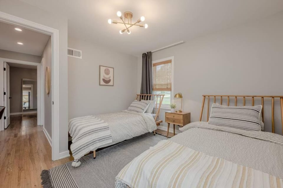 Modern Boho house in Lombard 7 min to Metra House in Oakbrook Terrace