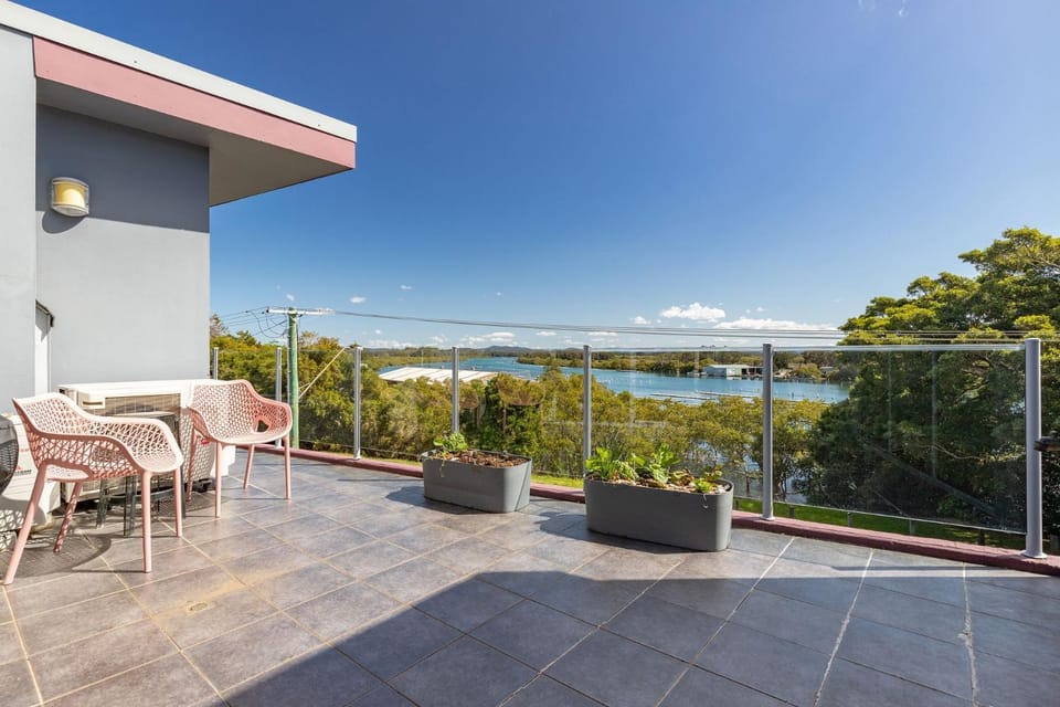 View (from property/room), Balcony/Terrace, Lake view, River view