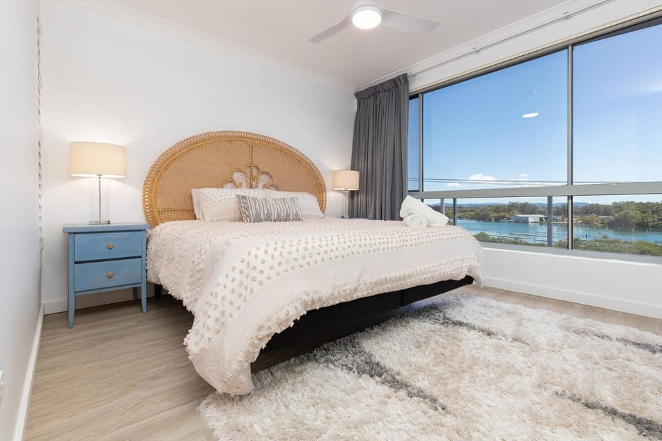 Bed, Bedroom, Lake view, River view