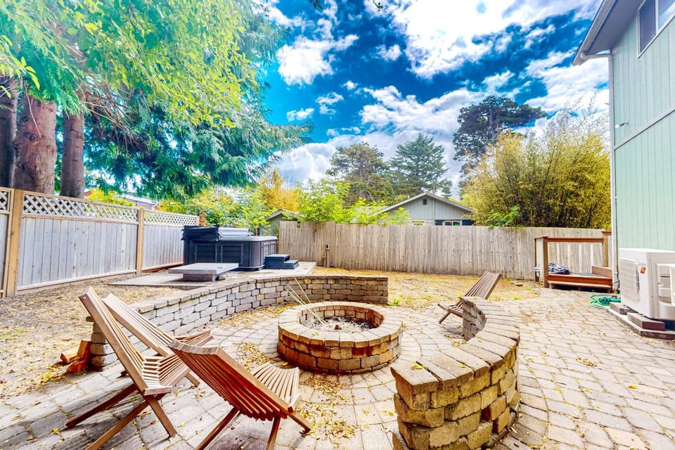 Coastal Charm House in Lincoln Beach