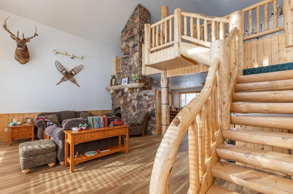Chester Currents by KABINO Riverfront on Henrys Fork Air Conditioning Boat Launch Foosball Pool Table Huge Yard Garage WIFI House in Idaho