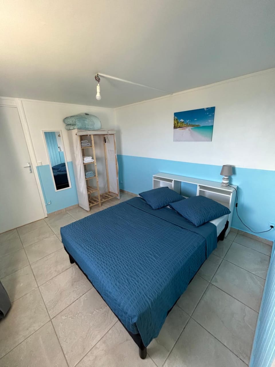 Photo of the whole room, Bedroom