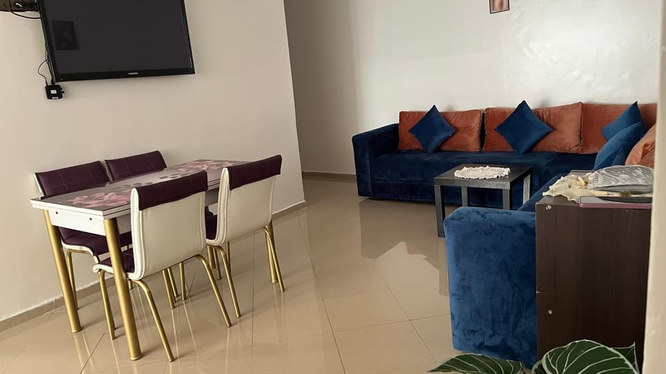 Bel Appartement spacieux 3 pièces avec double salon Paisible & Proche de la Gare d'Agdal Apartment in Rabat