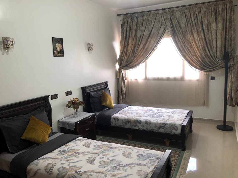 Bel Appartement spacieux 3 pièces avec double salon Paisible & Proche de la Gare d'Agdal Apartment in Rabat