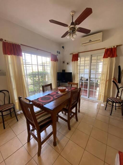 Seating area, Dining area, air conditioner