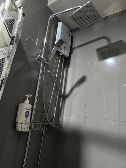 Air Residences - 1Bedroom Unit with Balcony - Wifi & Netflix Apartment in Makati