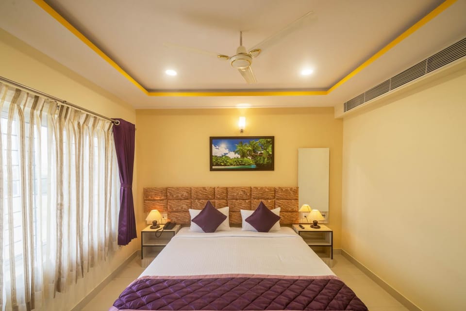 Bed, Bedroom, fireplace