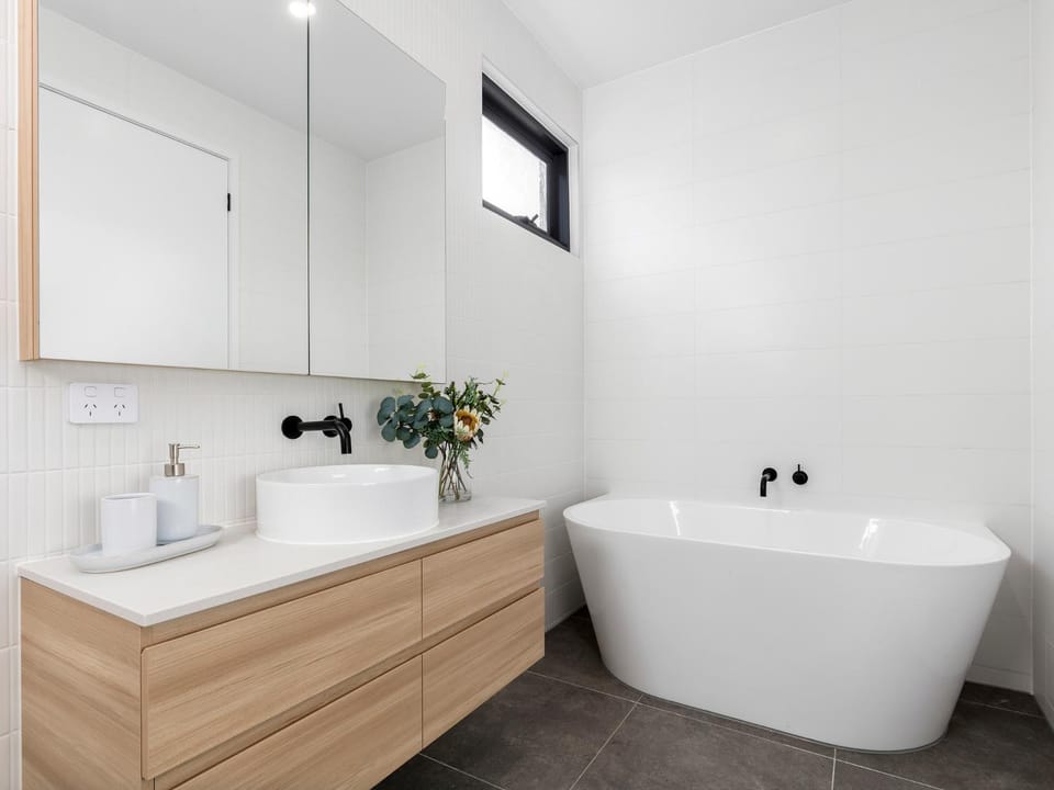 541 - 3 Bedroom Townhouse - Centrally Located- Free Parking - Free WIFI Apartment in Torquay