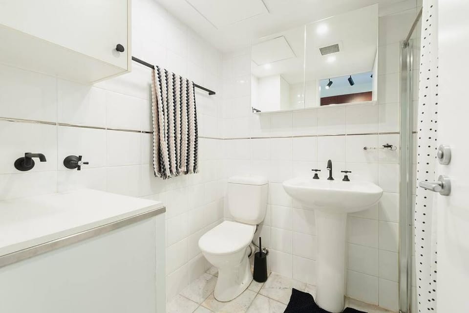MP303 - Studio Apartment, Military Road, Cremorne Apartment in Sydney