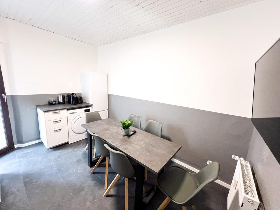 Krefeld House - 20 Min to DUS AIRPORT & MESSE Apartment in Krefeld