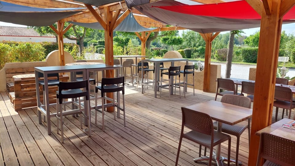 Patio, Restaurant/places to eat