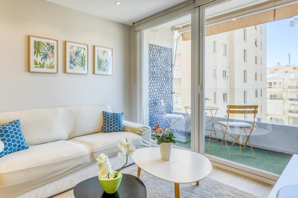View (from property/room), Balcony/Terrace, Living room