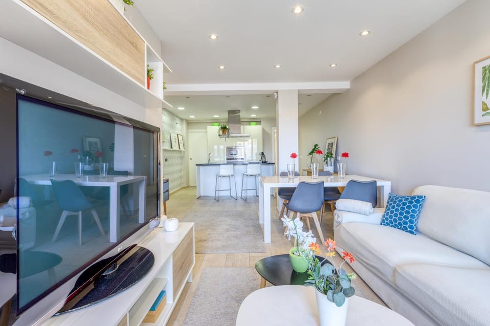 TV and multimedia, Living room, Dining area
