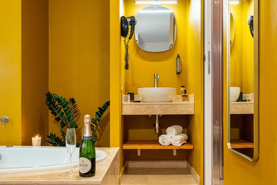 Property building, Hot Tub