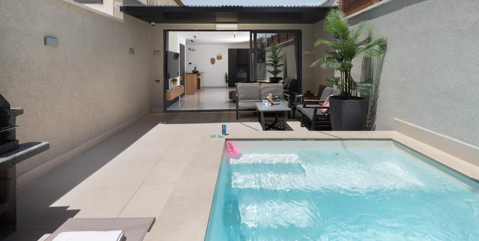 Pool view, Swimming pool