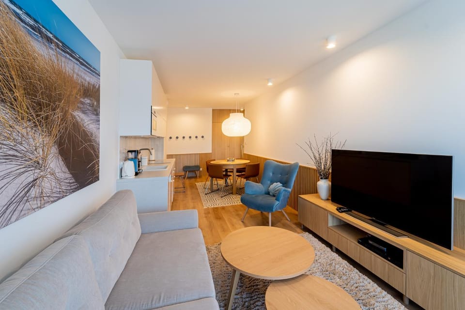 TV and multimedia, Kitchen or kitchenette, Living room, Seating area, Evening entertainment