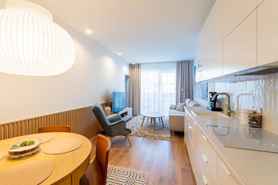 Coffee/tea facilities, Kitchen or kitchenette, Living room, Photo of the whole room, Seating area, Dining area, minibar