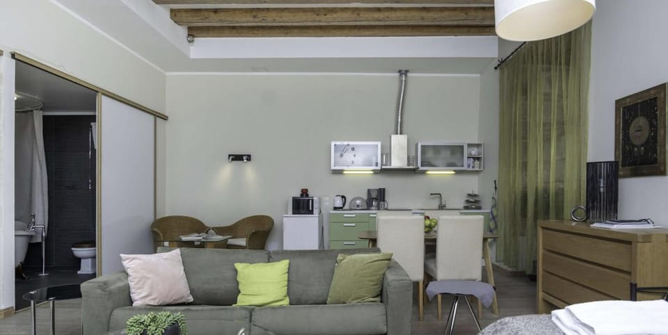 Kitchen or kitchenette, Living room, Seating area, Dining area, minibar