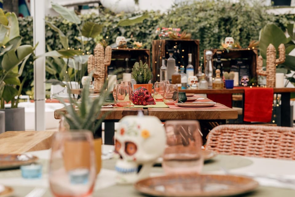 Restaurant/places to eat, Pool view