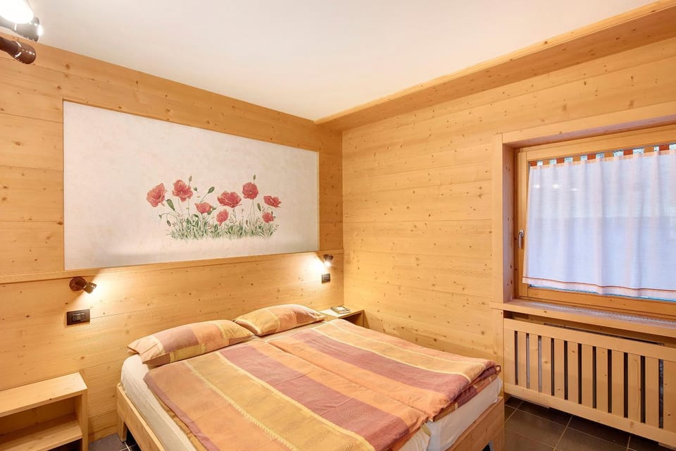 Property building, Living room, Bedroom