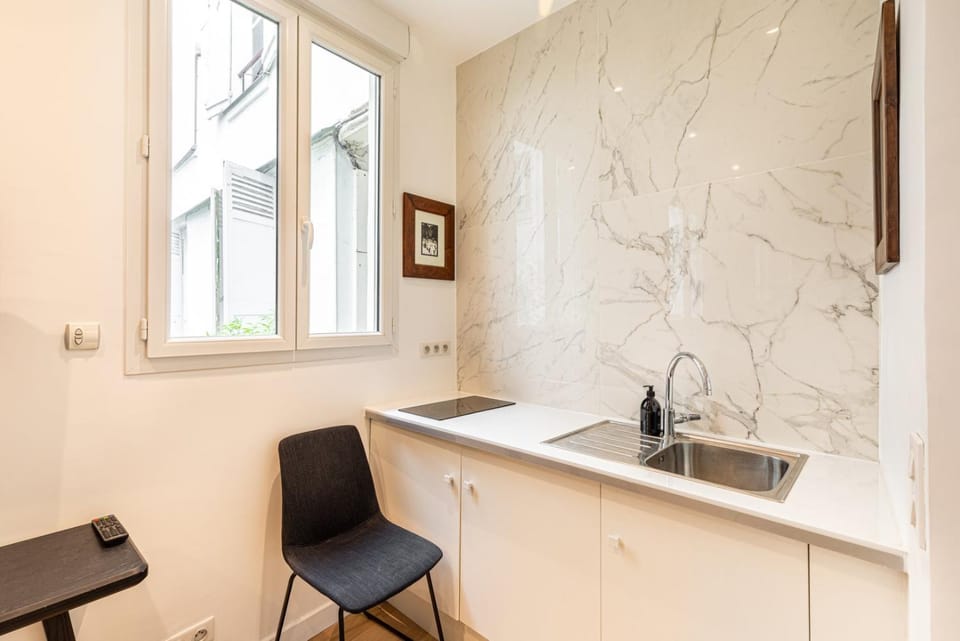 GuestReady - Élysée Palace Marble Haven Apartment in Paris