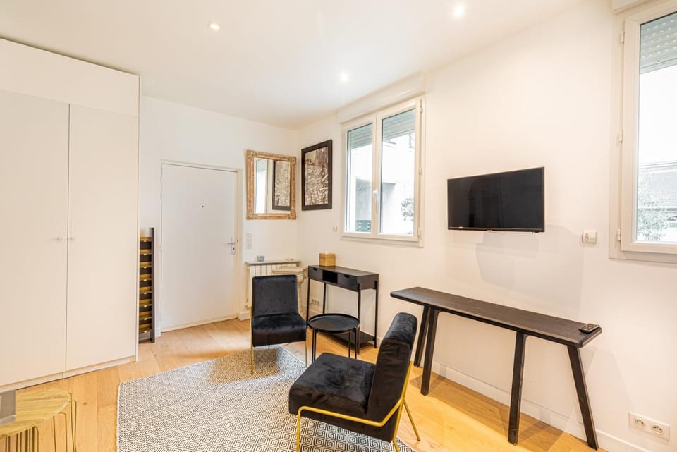 GuestReady - Élysée Palace Marble Haven Apartment in Paris