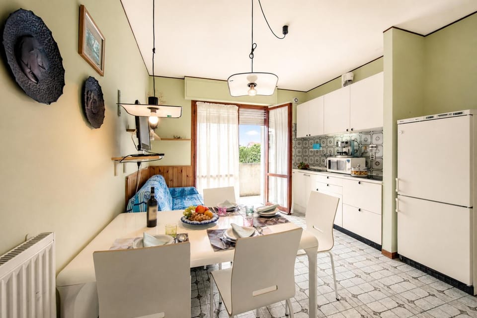 Dining area, kitchen