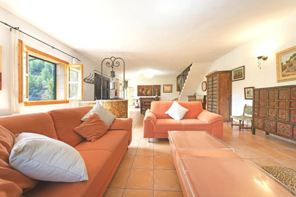 Communal lounge/ TV room