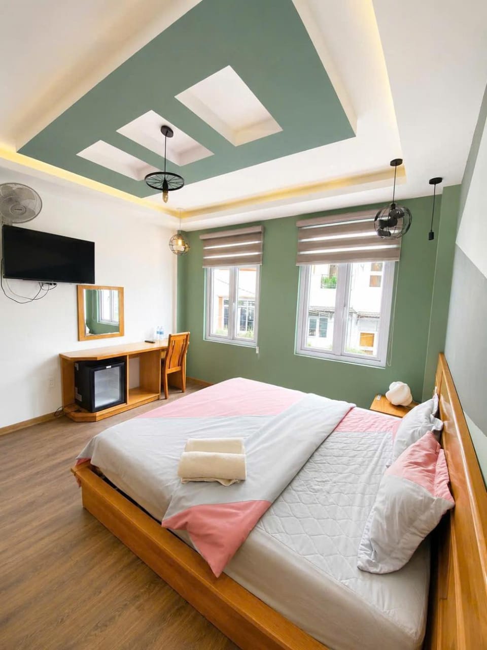 Bed, Photo of the whole room, Bedroom, towels