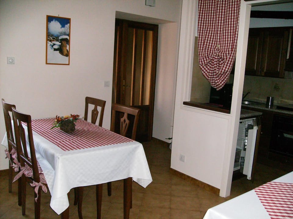 Restaurant/places to eat, Communal lounge/ TV room