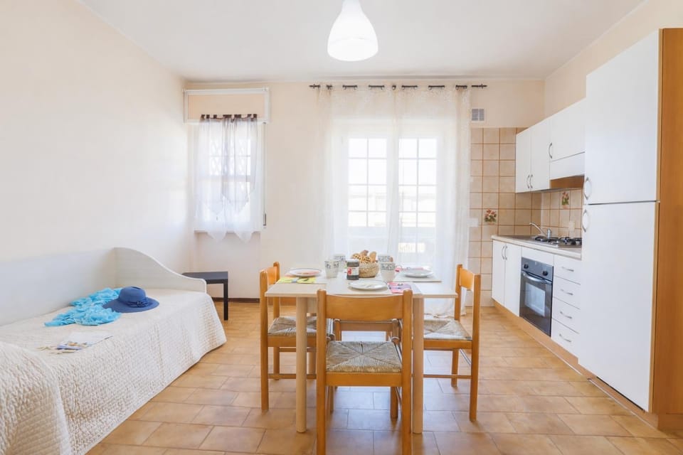 Kitchen or kitchenette, Living room, Dining area