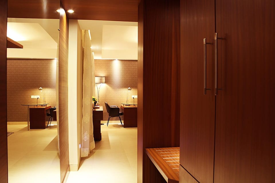 Photo of the whole room, wardrobe