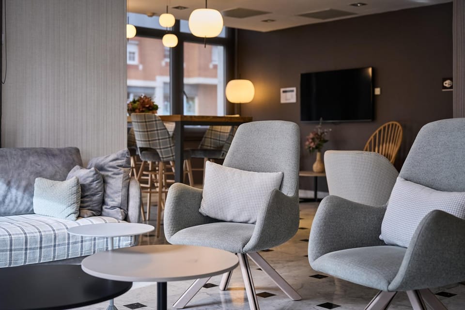 Communal lounge/ TV room, TV and multimedia, Living room, Lounge or bar, Seating area