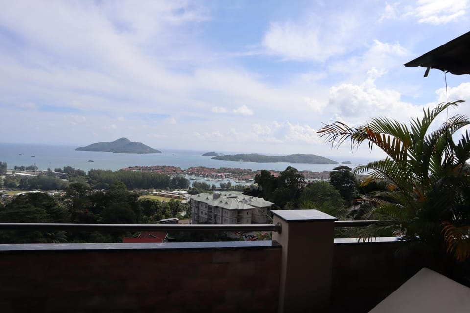 Property building, Natural landscape, Balcony/Terrace, Sea view