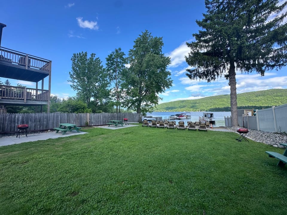 Day, Natural landscape, BBQ facilities, Beach, Lake view, Mountain view