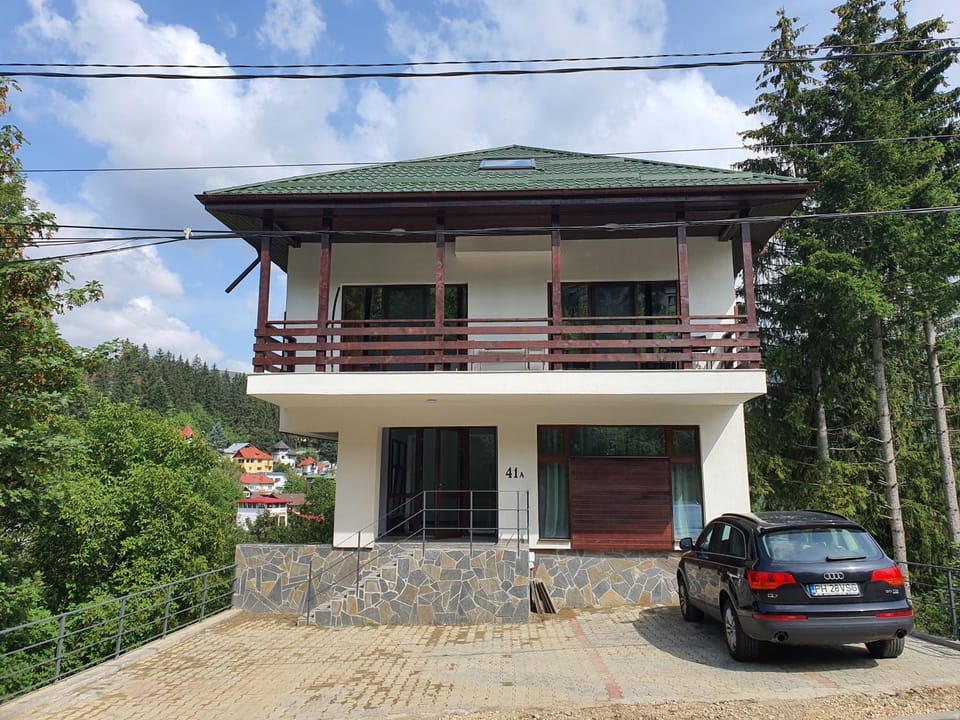 Facade/entrance, Parking