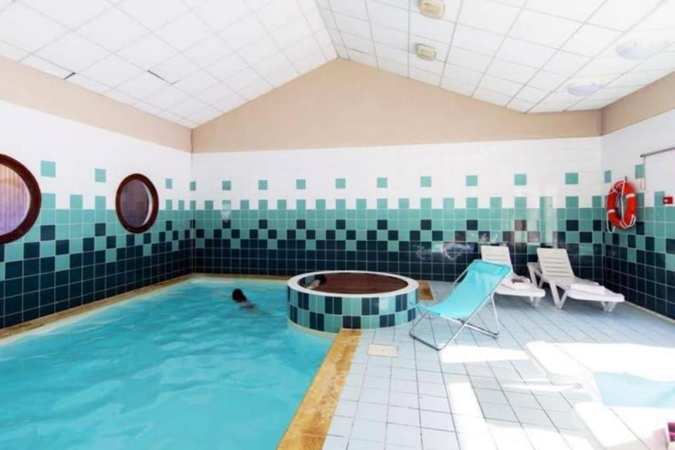 Swimming pool, Swimming pool