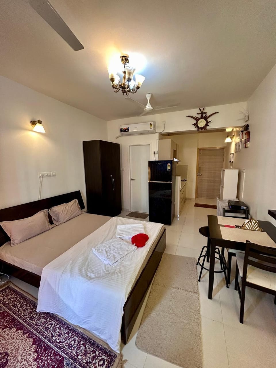 Bed, Dining area, Bedroom, air conditioner