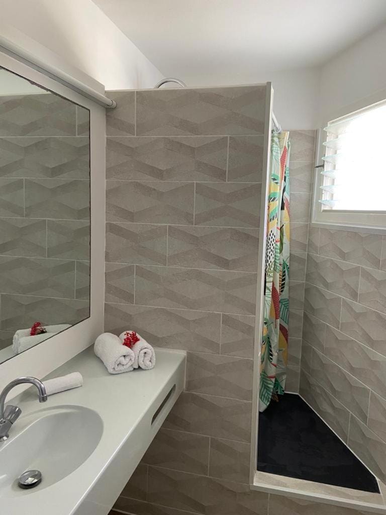 Shower, towels