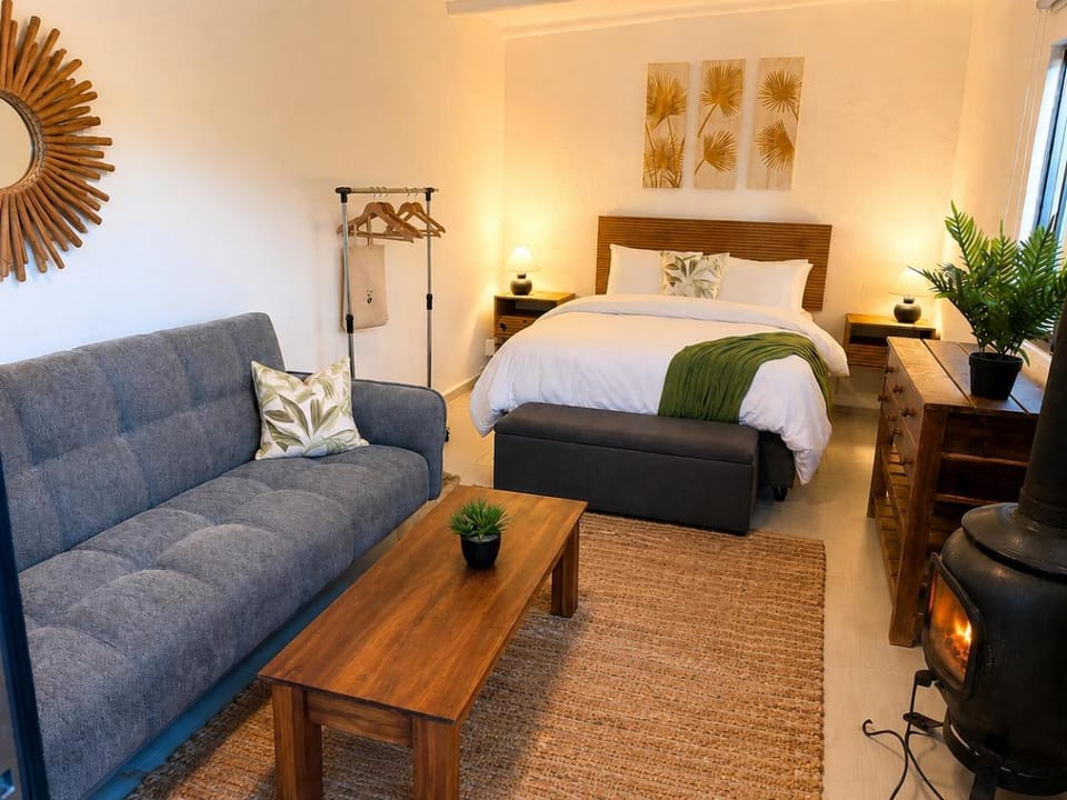 Bed, Living room, Photo of the whole room, Seating area, Bedroom, fireplace