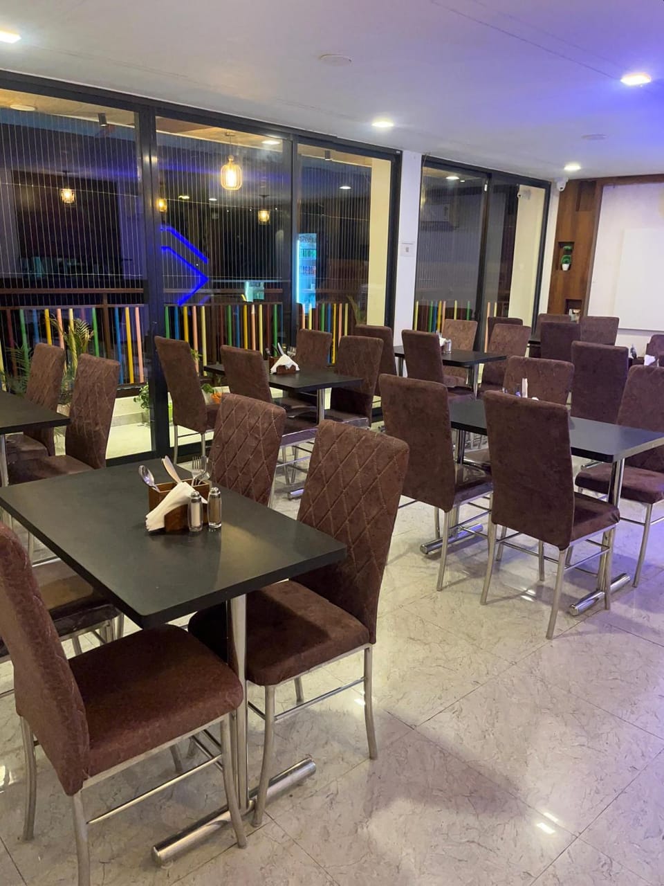 Restaurant/places to eat, air conditioner