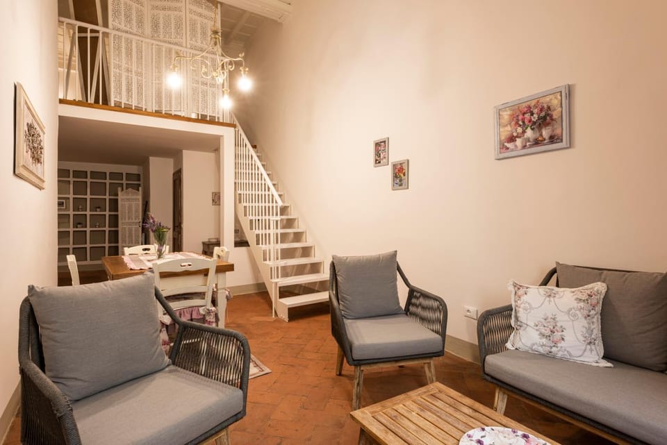Living room, Seating area