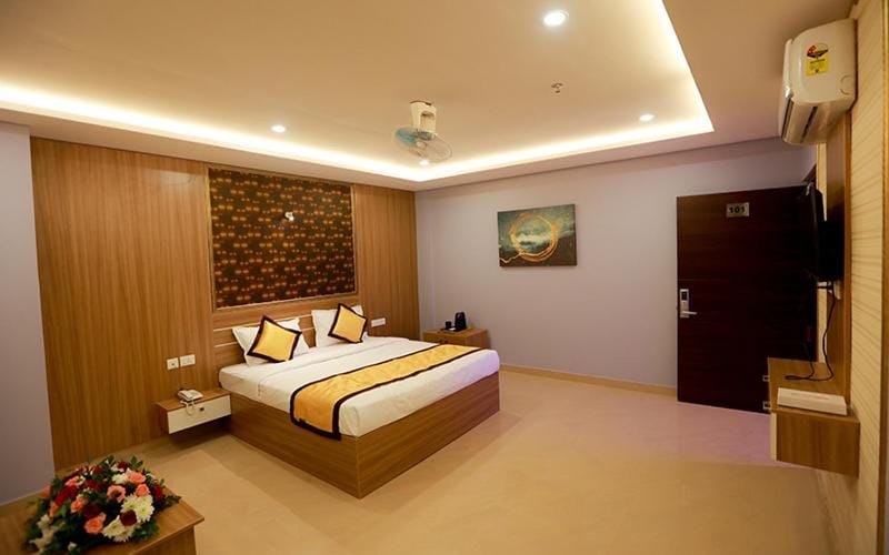 Bed, TV and multimedia, Photo of the whole room, Bedroom, wardrobe