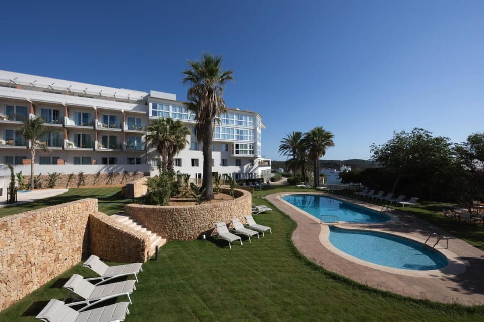 Property building, Garden, Swimming pool