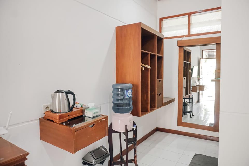 Coffee/tea facilities, wardrobe